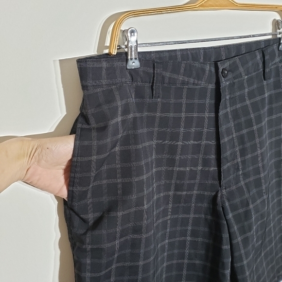 C9 CHAMPION Plaid Black Grey stretch flex golf shorts SZ 38 - Picture 2 of 8